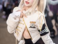 甜怡DyangYi胜利女神布兰儿COS，纯真笑容与性感姿态的融合