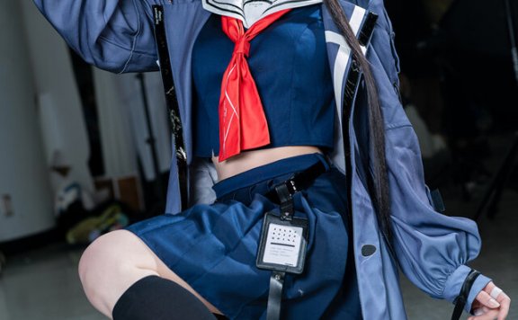 水手服回眸绝美反差萌:水澄su的朽叶千咲COS惊艳池袋Acosta!