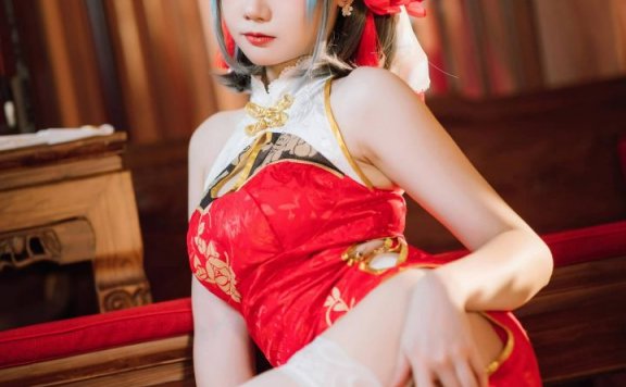 醉卧暖光里的灵动猫娘:焖焖碳COS还原旗袍柴郡的纯欲天花板
