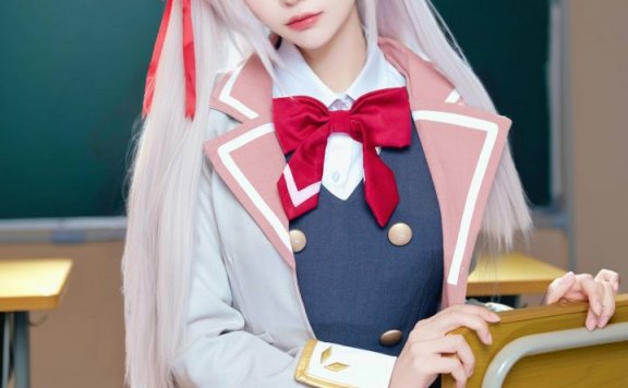 Shika小鹿鹿艾莉莎COS：原服版校园风格邻座艾莉同学完美呈现