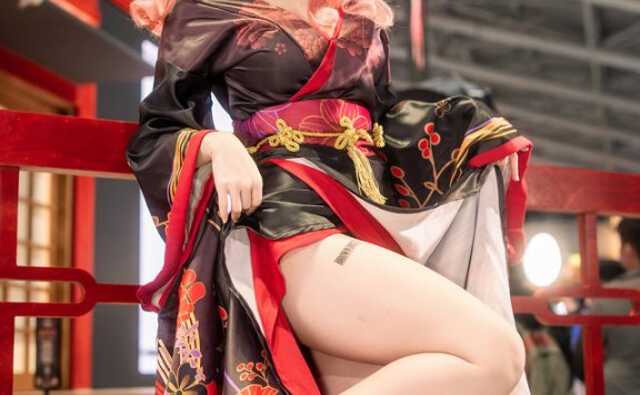 棕色尘埃莉贝尔塔COS：sakuramomo紫玥桃那双美腿令人惊艳