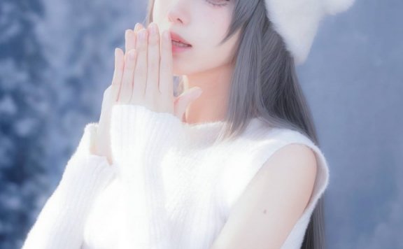 冬日雪景里的麻衣学姐：Shika小鹿鹿COS演绎冬日版樱岛麻衣
