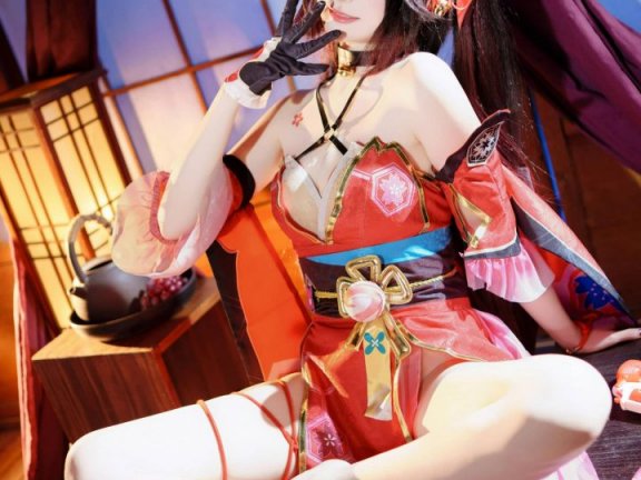 焖焖碳花火COS:揭开狐面,落入“欢愉”剧场的绝美危险盛宴