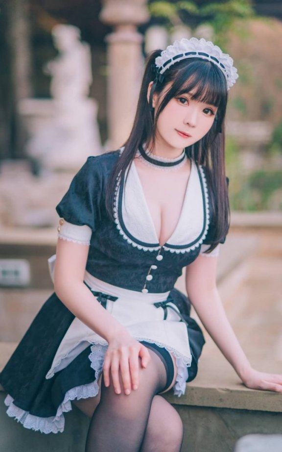 霜月shimo女仆图鉴COS赏析：演绎丝袜版女仆的性感与优雅