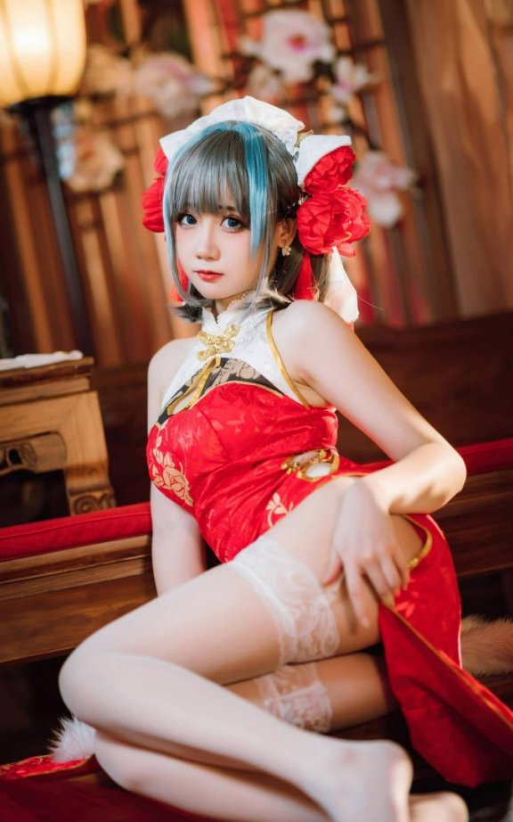 醉卧暖光里的灵动猫娘：焖焖碳COS还原旗袍柴郡的纯欲天花板