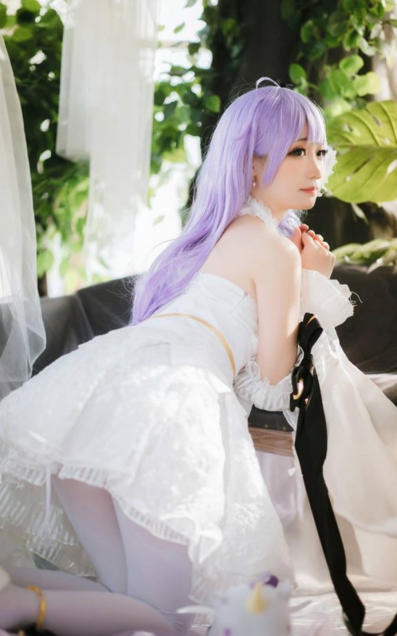 定格誓约瞬间：焖焖碳COS演绎婚纱版独角兽的内敛与高级感