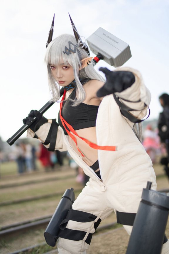 【FFK18现场】明日方舟泥岩COS:工业感道具与卸甲反差美学