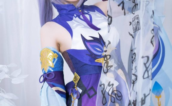 焖焖碳刻晴COS赏析:《原神》璃月玉衡星的理性与优雅再现