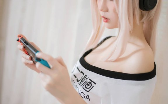 焖焖碳绫波丽COS:家宅版EVA少女的温柔与孤独感完美呈现