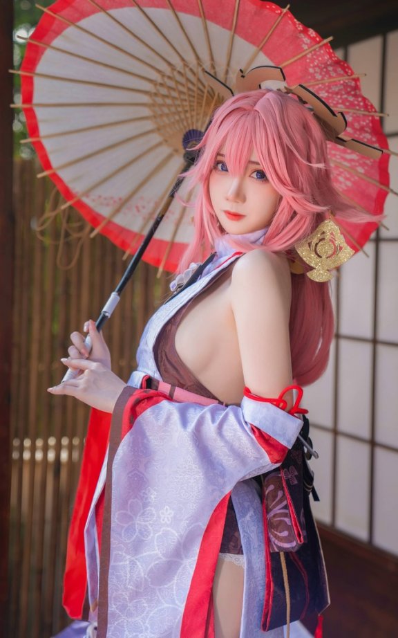 焖焖碳八重神子COS赏析:稻妻神社中的狐系御姐氛围感拉满