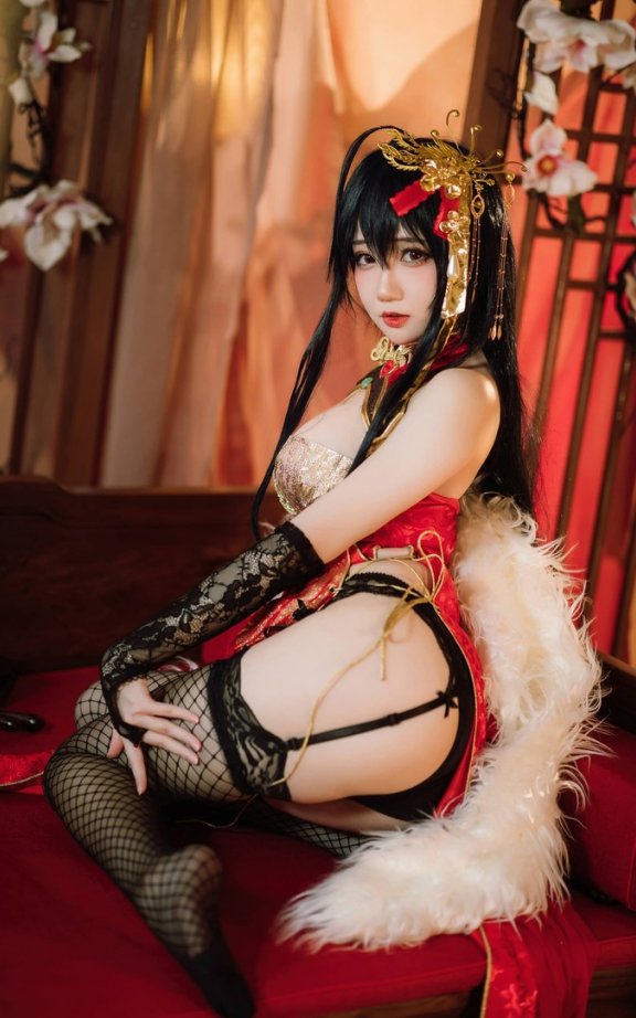 碧蓝航线焖焖碳COS赏析：旗袍版大凤一曲琵琶尽诉重樱风华