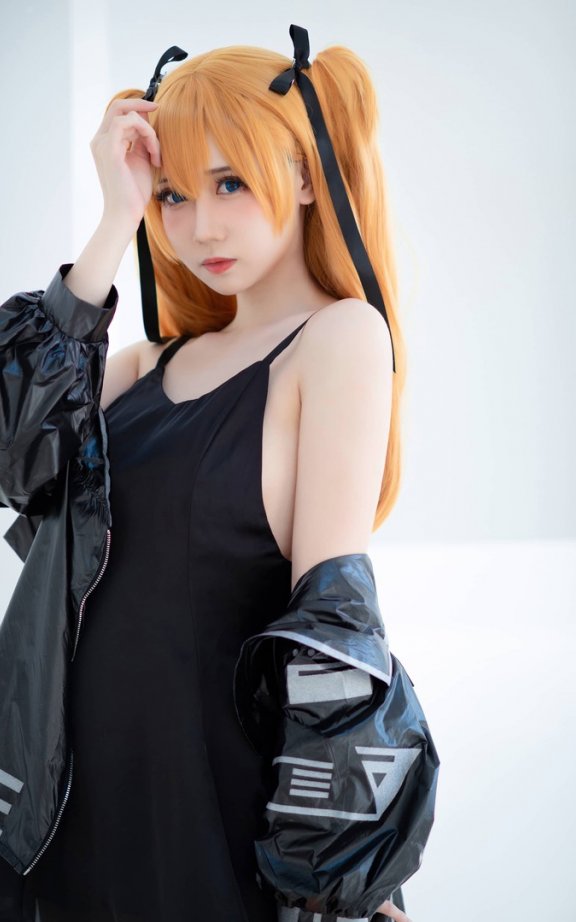 EVA居家私服明日香COS:焖焖碳演绎黑白光影里的锋利少女感