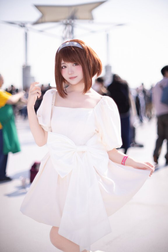 百越Rai丽日御茶子COS:白色礼服演绎英雄学院甜美英雄少女