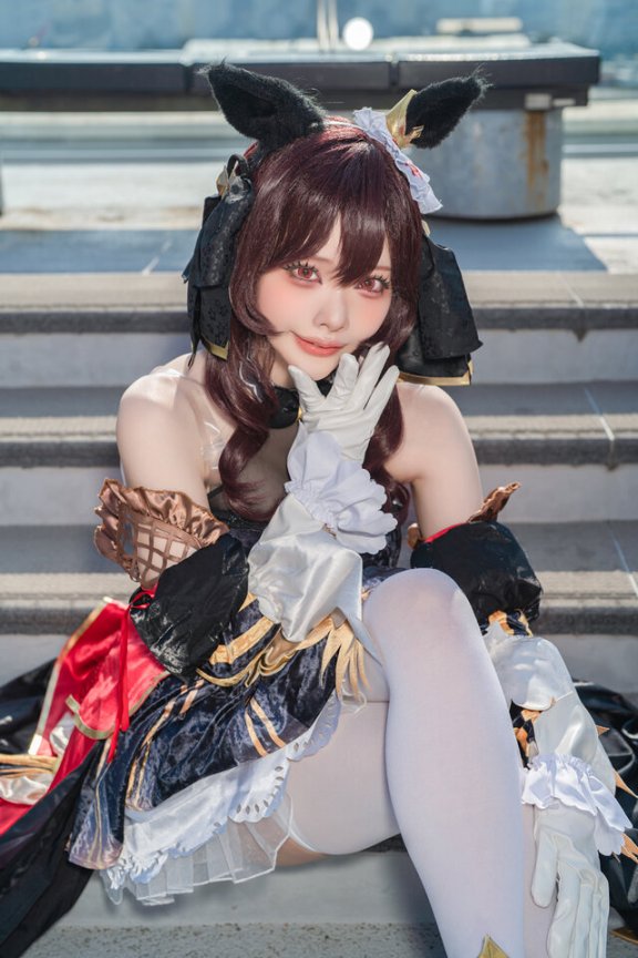 水羽Etocha贵妇人COS:红黑礼服惊艳AnimeJapan2026现场