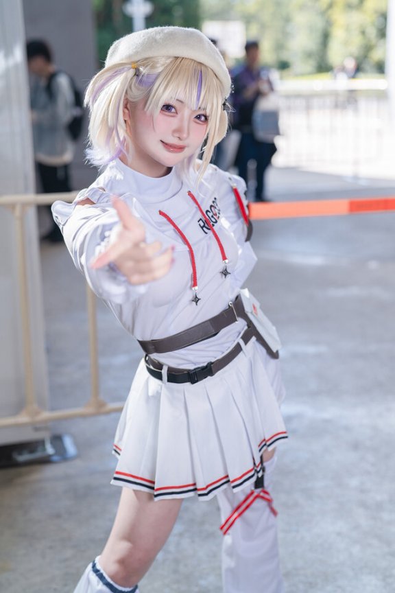 米拉港Mira轟はじめcos:演绎纯白运动风再现元气少女魅力