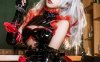 momoko葵葵阿尔达伯特亲王cos：黑红华服展现舰娘独特魅力