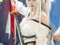 xuan阿璇绯雪COS:化身白衣绯刃,以东方美学诠释角色魅力