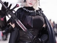黑色圣女降临！LEO演绎《FGO》Alter贞德COS，冷艳再现
