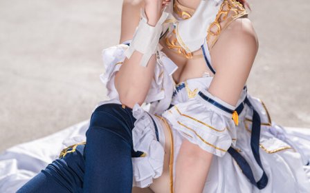Narumera时乃空COS:纯白偶像造型太治愈,甜美笑容一眼心动