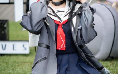 四巫日モミ朽叶千咲cos赏析：黑白红水手服演绎冷感少女魅力