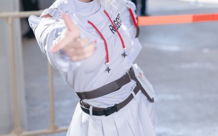 米拉港Mira轟はじめcos：演绎纯白运动风再现元气少女魅力
