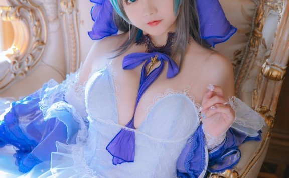 碧蓝航线柴郡cos赏析:日奈娇婚纱版演绎猫系舰娘的梦幻魅力