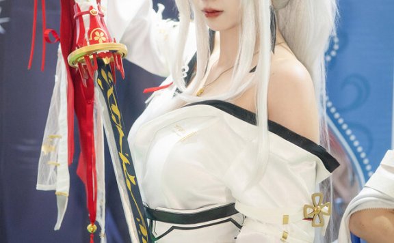 xuan阿璇绯雪COS:化身白衣绯刃,以东方美学诠释角色魅力