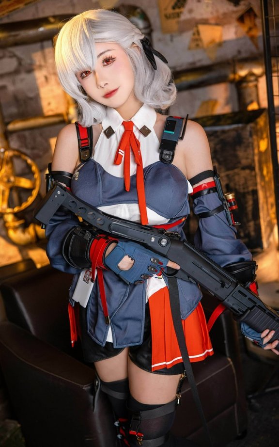 momoko葵葵塞布丽娜COS：诠释少女前线战斗服版枪娘的魅力