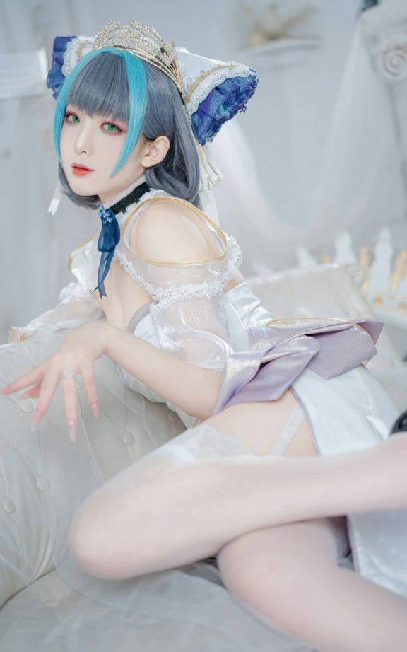 封疆疆v柴郡礼服COS赏析:梦幻礼服演绎猫系少女的优雅魅力