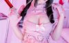 霜月shimo粉色护士COS赏析：演绎甜美与轻暗黑的反差美学