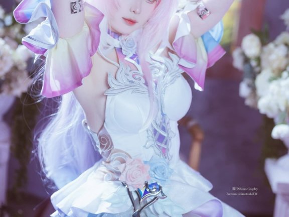 崩坏星穹铁道昔涟cos:霜月shimo演绎粉白梦境中的优雅重逢
