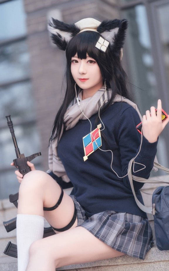 弥音音95式毕业祭COS赏析:少女前线列车旅途中的温柔少女