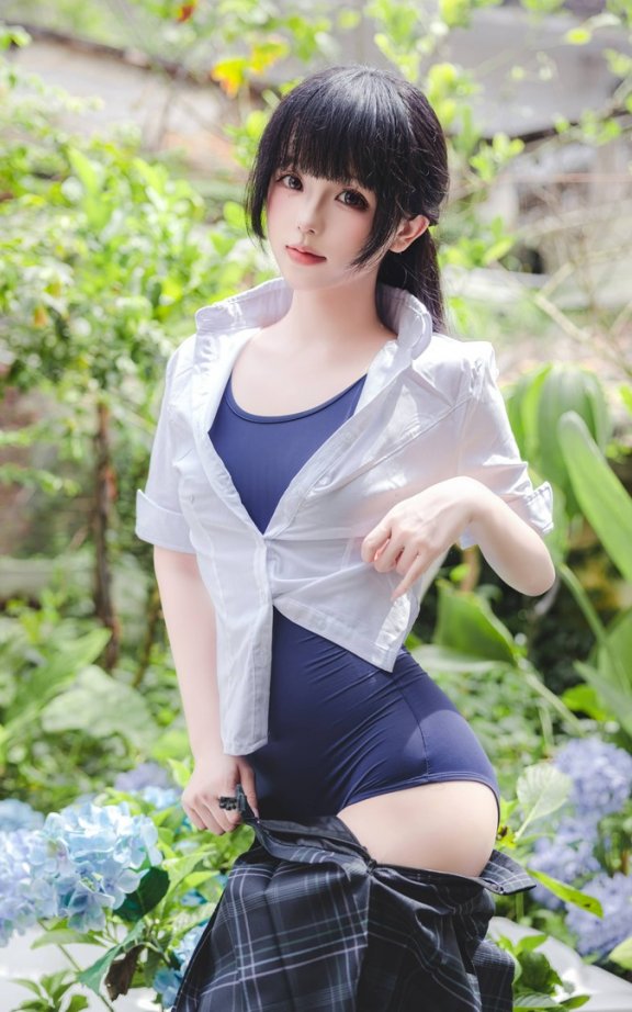 日奈娇死库水COS赏析:演绎JK风学院造型邂逅清新夏日花园
