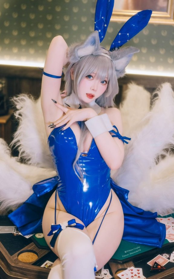 霜月shimo信浓COS：碧蓝航线蓝色兔女郎与九尾的梦幻演绎