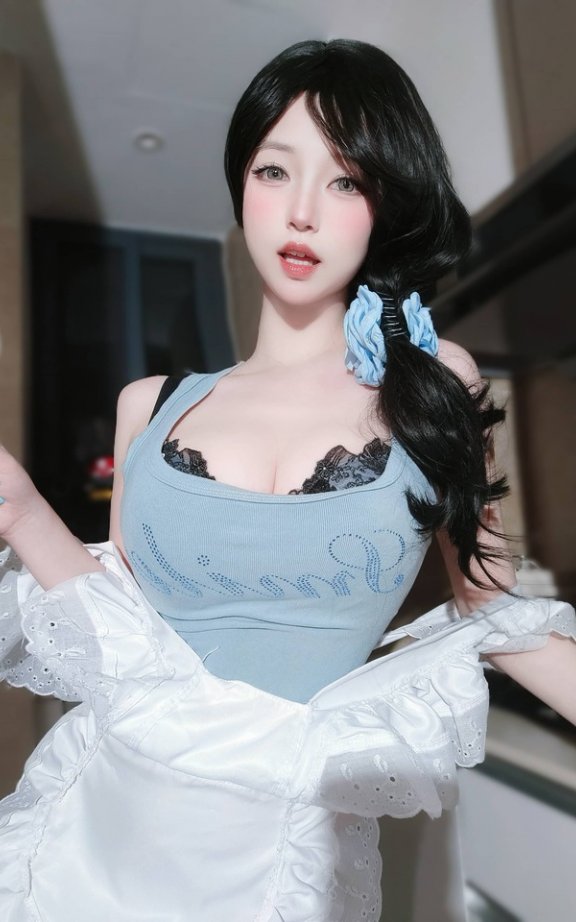 女主K美女厨房cos赏析:蓝白女仆造型演绎厨娘的清新又迷人