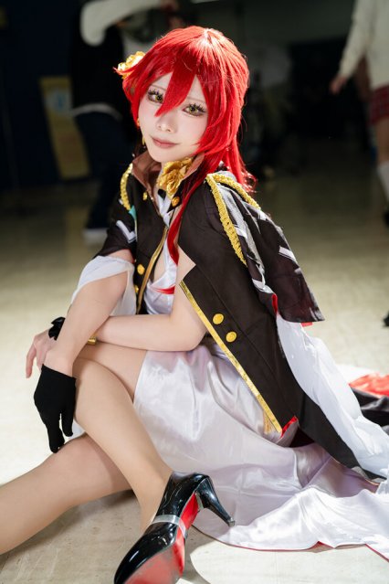 Mitamaru星穹铁道姬子cos:知性红发与高开叉礼服美翻全场