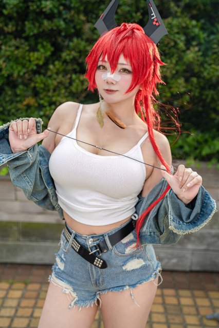 Mob的妮姬小红帽COS:胜利女神牛仔休闲风也能帅气又吸睛
