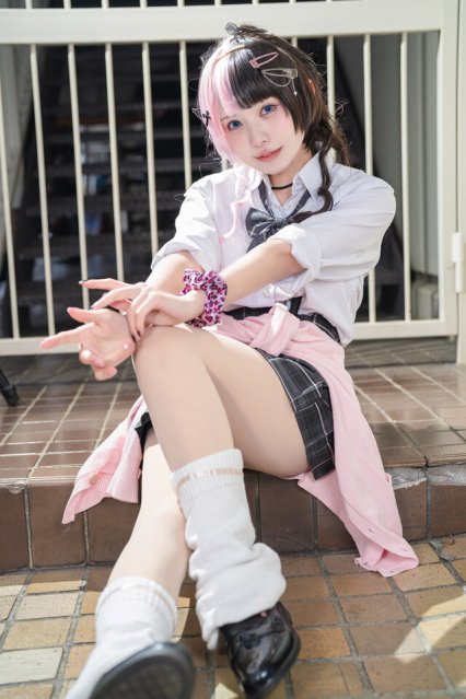 甜妹暴击!娜由《Vspo!》橘雏乃COS,JK制服眨眼萌翻全场