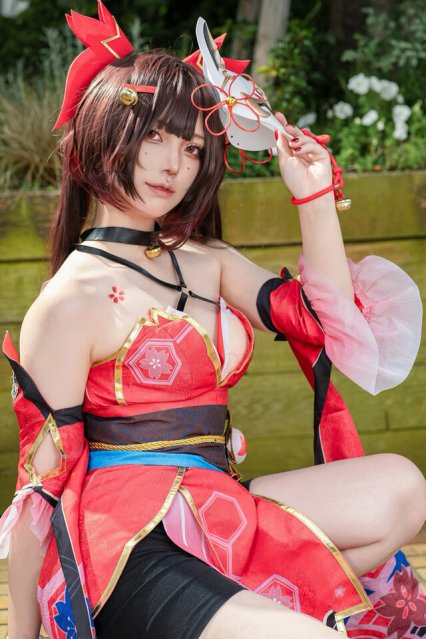 假面愚者降临池袋！Noameron绝美花火cos欢愉少女神韵拉满