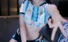 miko酱ww足球宝贝COS：演绎蓝白球衣的青春活力运动少女
