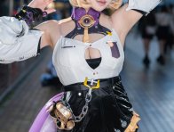 Koneko伊德海莉COS:用机械感与灵动气质还原神秘少女魅力