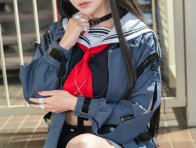 鸣潮朽叶千咲COS:天世Amase冷艳眼神诠释废墟感少女魅力