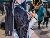 星尤奈白银诺艾尔COS:HoloLive修女造型下的骑士团长魅力