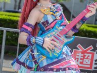 猫乃Nekono音城赛拉cos:红发偶像抱起吉他元气舞台感拉满