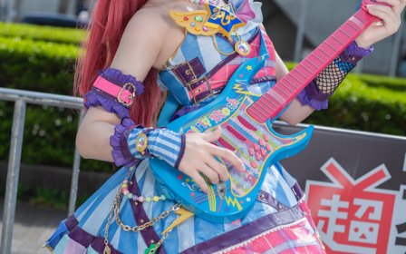 猫乃Nekono音城赛拉cos:红发偶像抱起吉他元气舞台感拉满