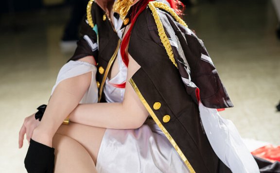 Mitamaru星穹铁道姬子cos:知性红发与高开叉礼服美翻全场