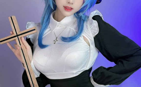 miko酱ww甘雨COS:修女风服饰与蓝紫光影交织的二创魅力