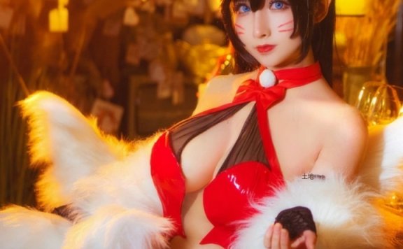 rioko凉凉子阿狸兔女郎cos:演绎九尾狐灵动魅力与夜色风情