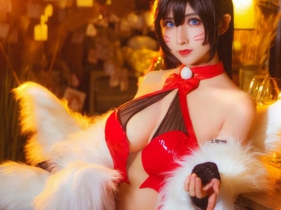 rioko凉凉子阿狸兔女郎cos:演绎九尾狐灵动魅力与夜色风情