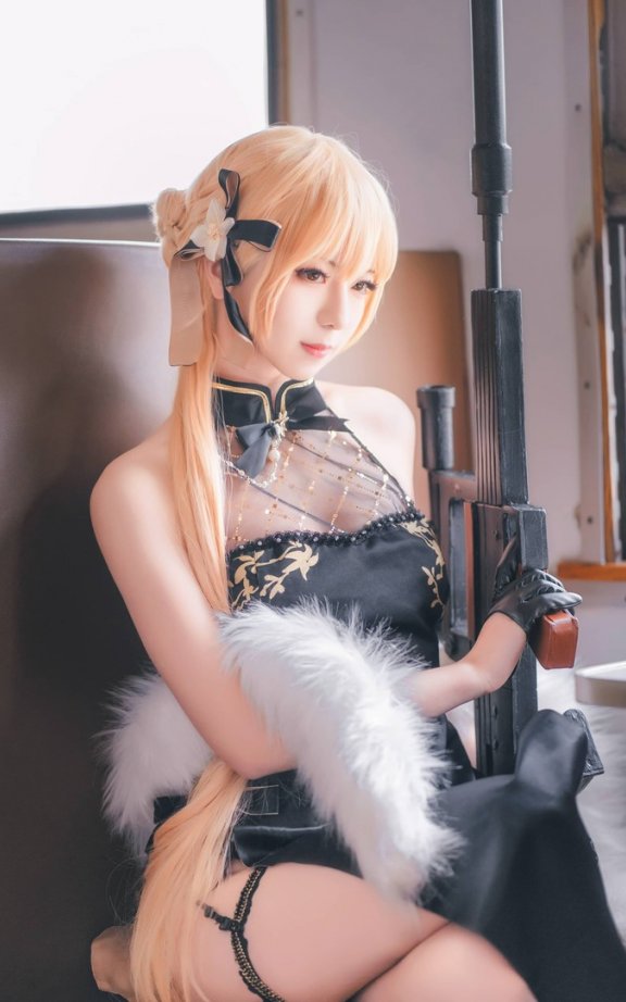 少女前线弥音音COS:OTs-14黑金旗袍与战术人形的优雅碰撞